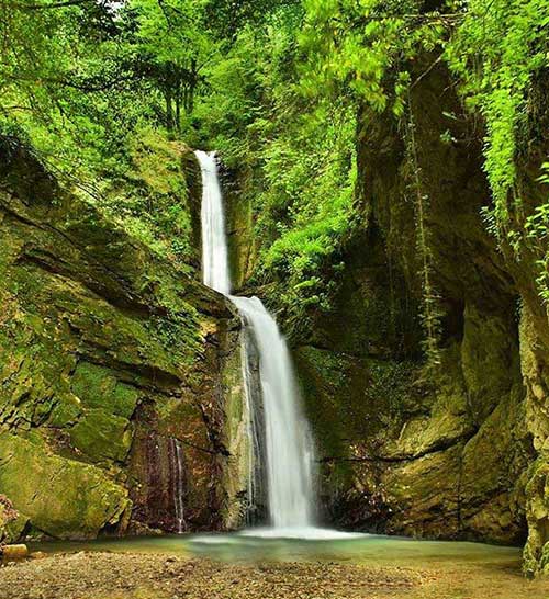 آبشار زیبای دارنو ولرده در استان مازندران