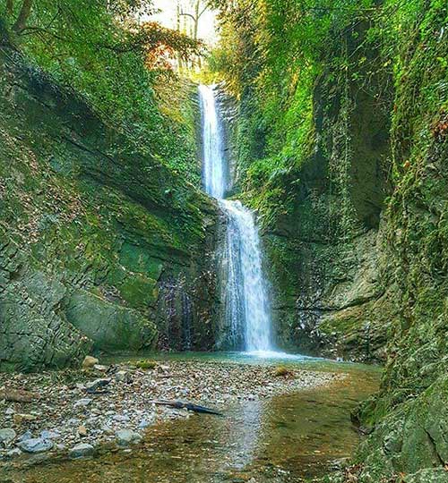 آبشار زیبای دارنو ولرده در استان مازندران